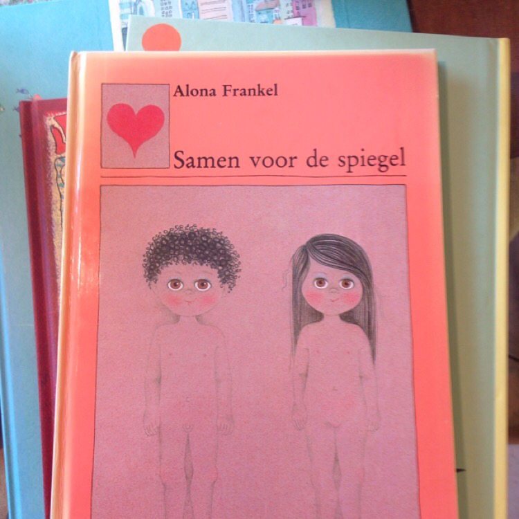 alona-frankel-samen-voor-de-spiegel