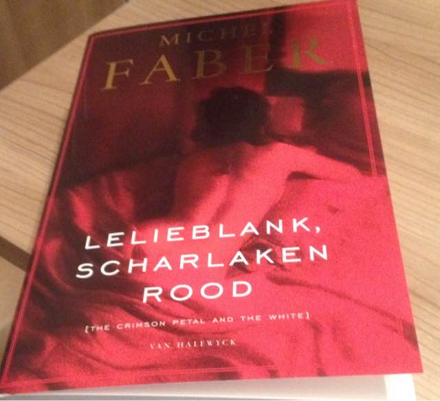 michel-faber-lelieblank-scharlaken-rood